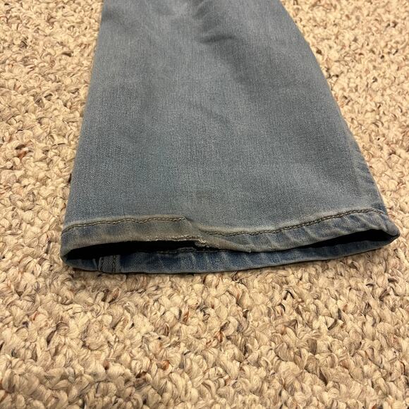 We the Free Light Wash Denim Pull On Jeans Sz 28 Elastic Waist Flare Stretch - Picture 7 of 8
